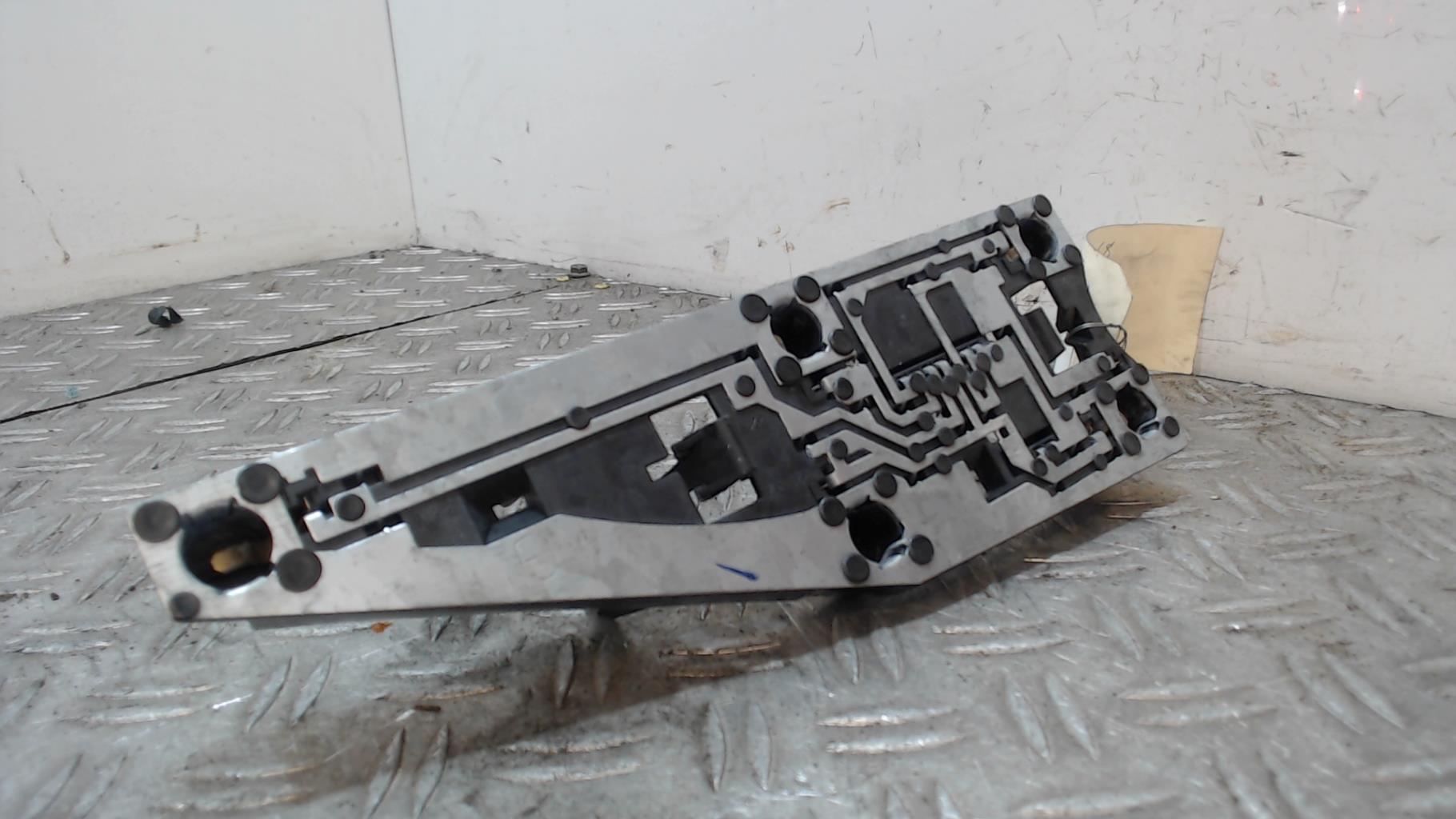 Base portalampade fanale posteriore sinistro