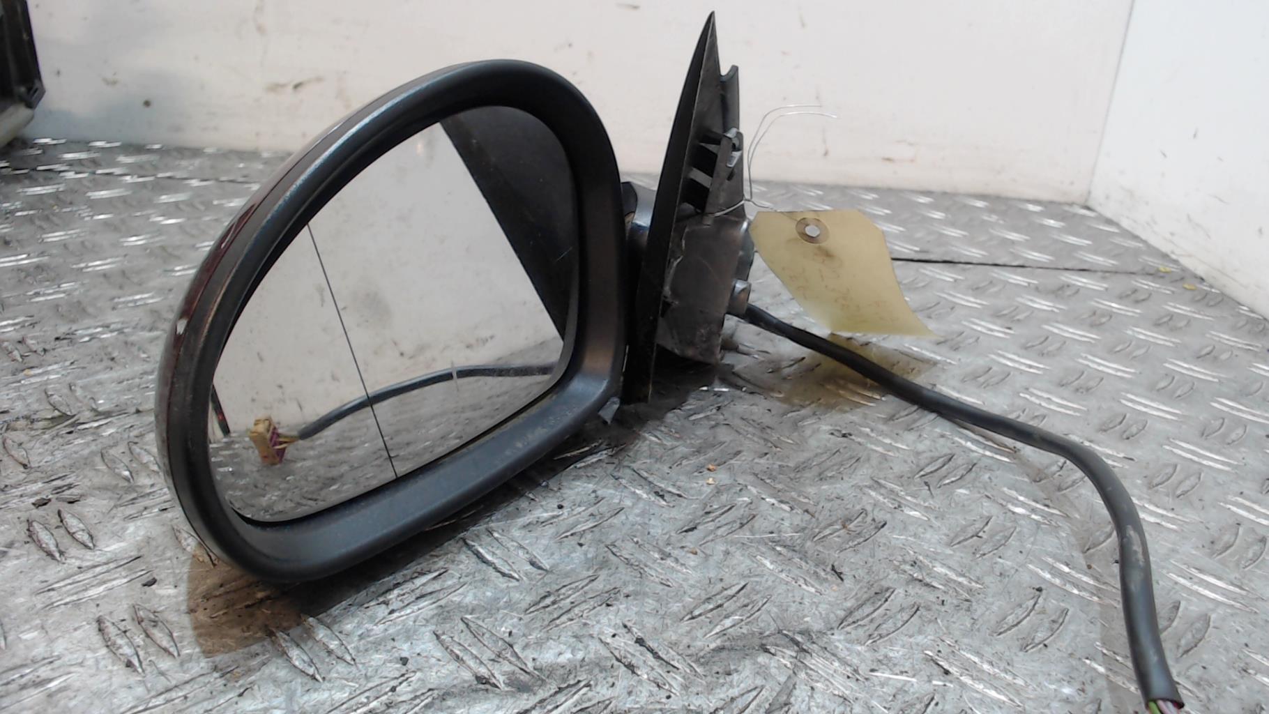 Retrovisor izquierdo