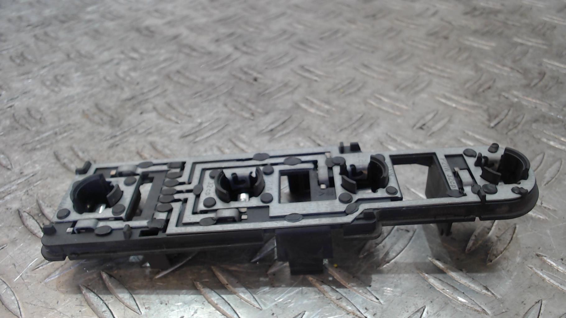 Base portalampade fanale posteriore destro