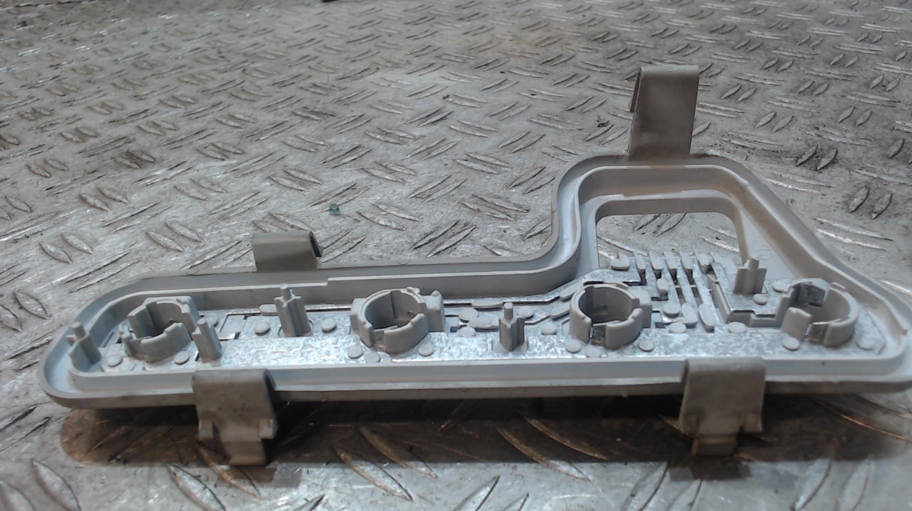Base portalampade fanale posteriore sinistro
