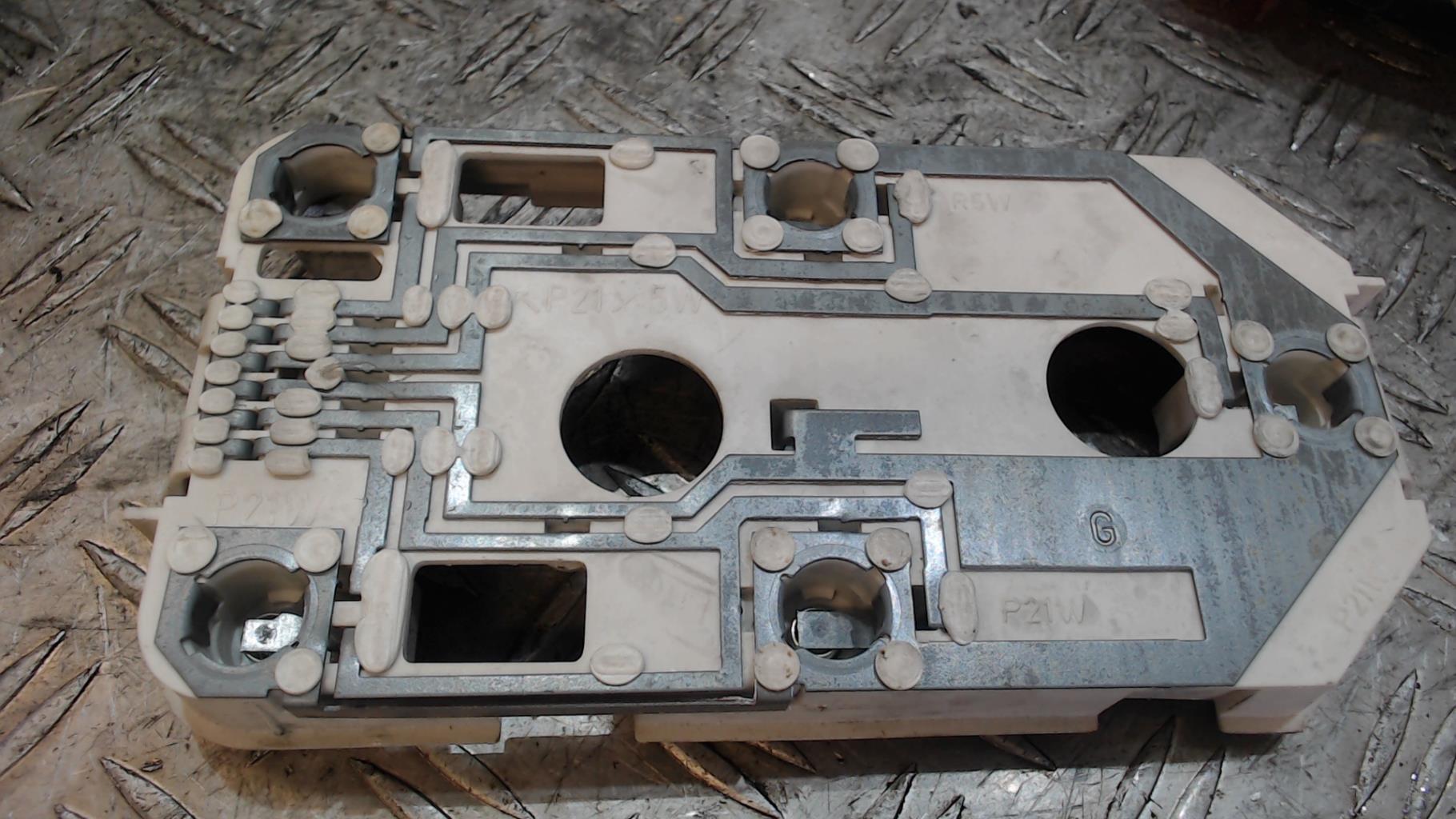 Base portalampade fanale posteriore sinistro