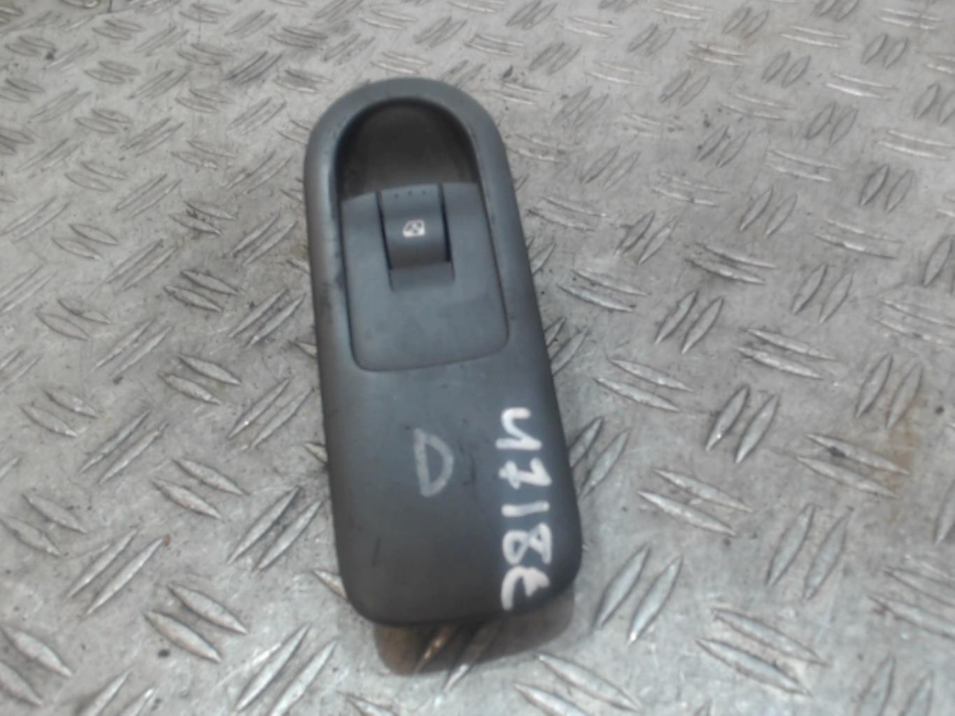 Interrupteur de leve vitre avant droit