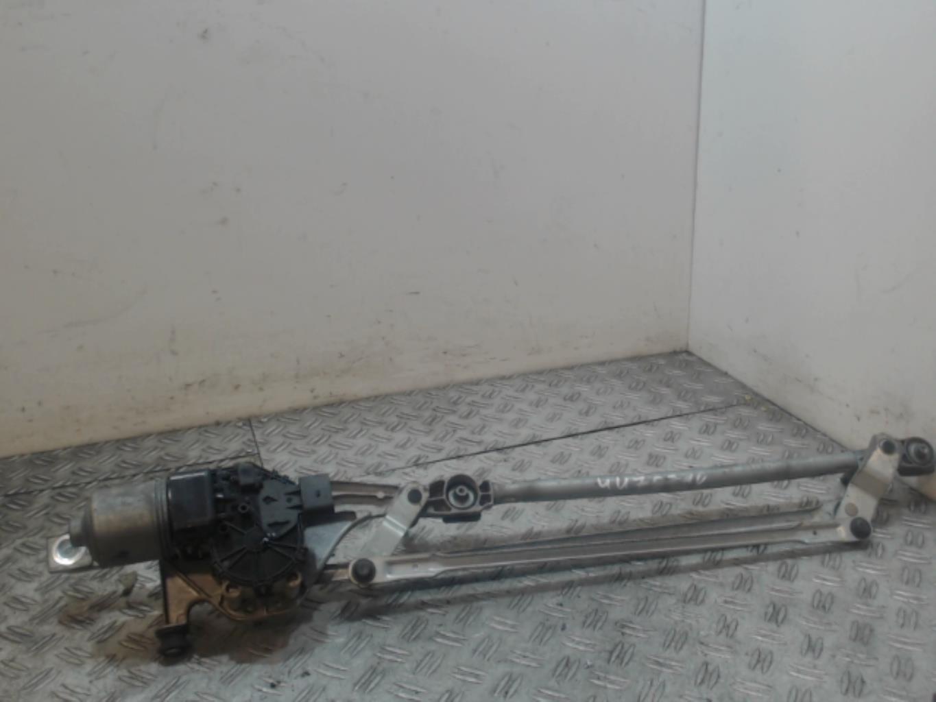 Moteur essuie glace avant