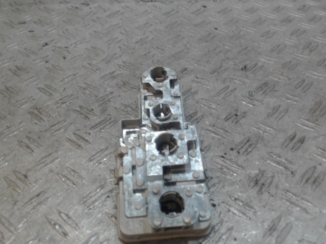 Base portalampade fanale posteriore destro