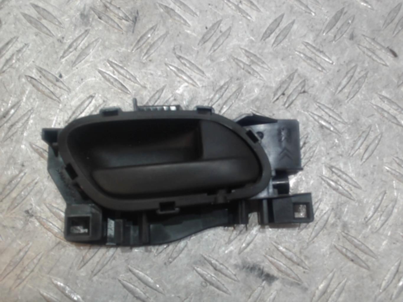 Tirador interior delantero derecho