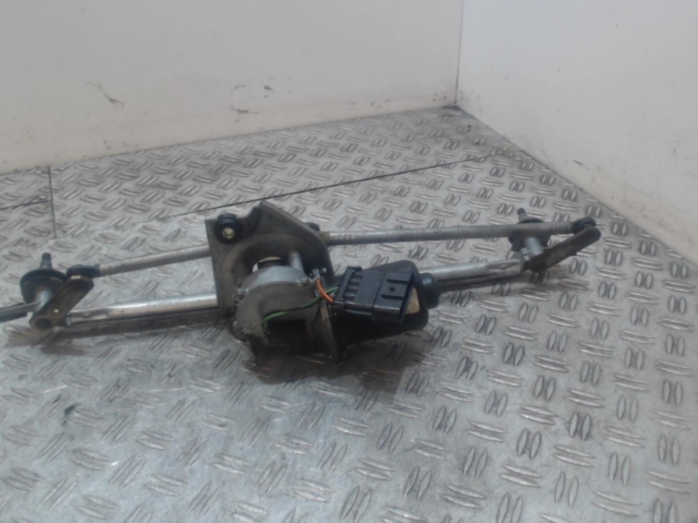 Moteur essuie glace avant