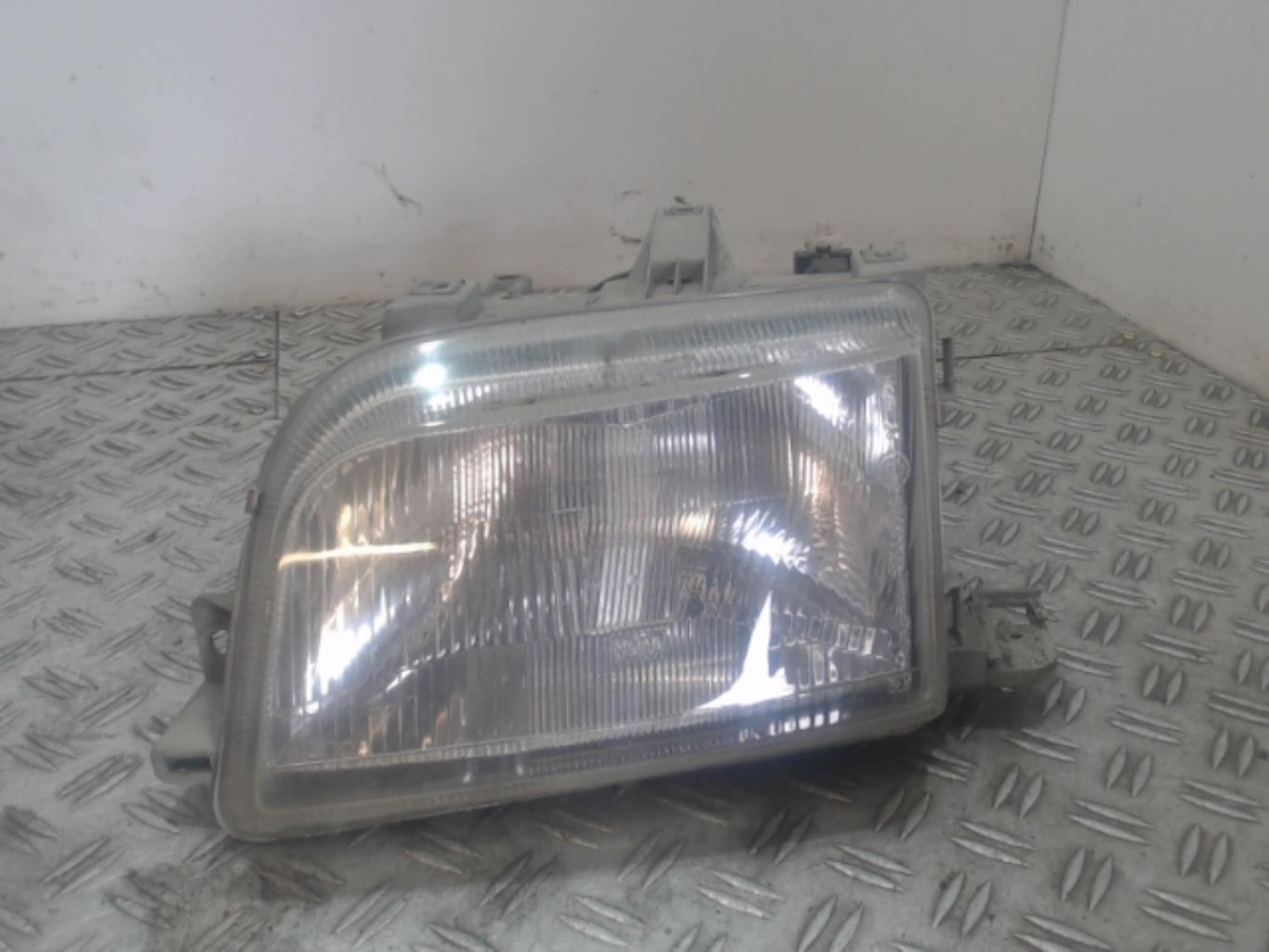 Gruppo ottico anteriore principale sinistro (luci)(faro)