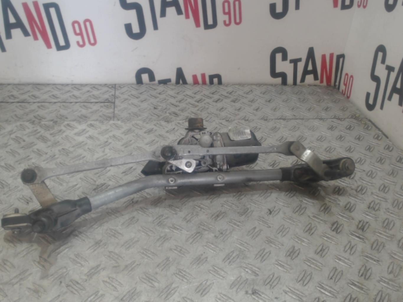 Moteur essuie glace avant