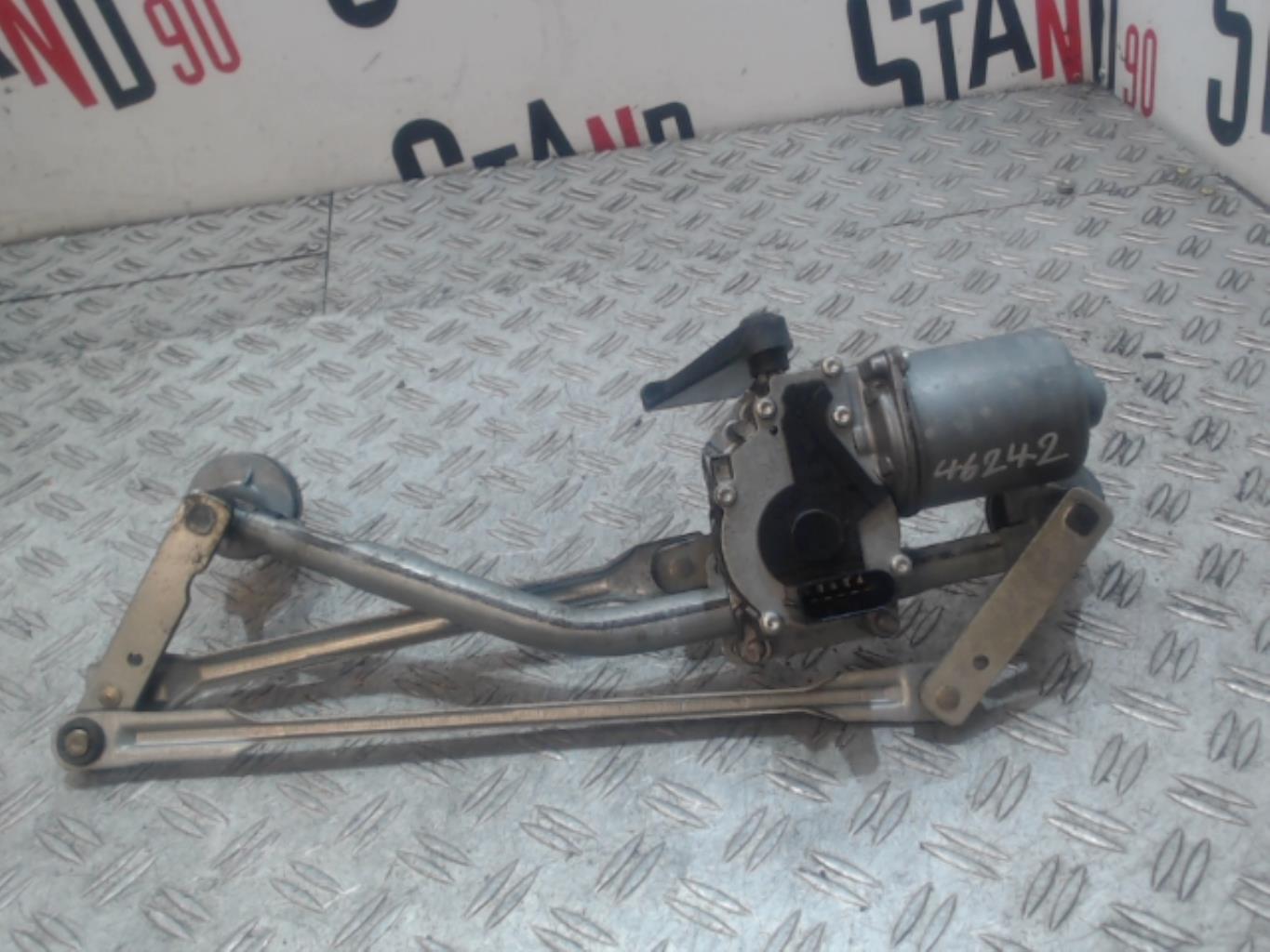 Motore tergicristallo anteriore