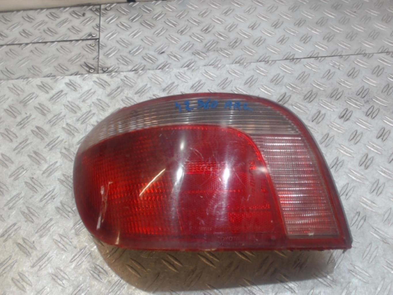 Fanale posteriore principale sinistro (luci)