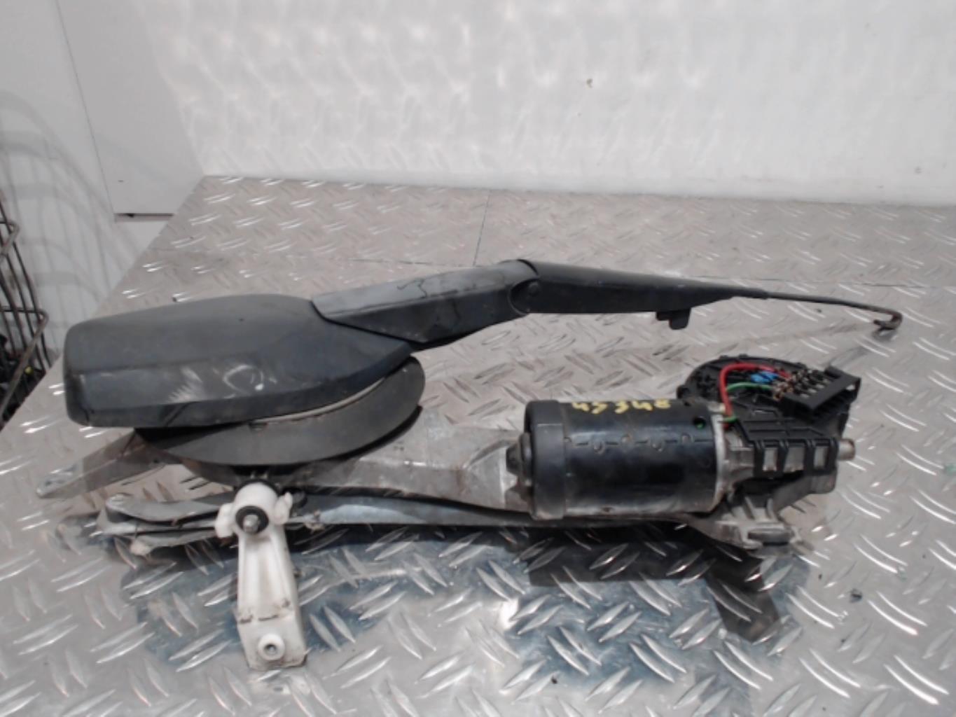 Moteur essuie glace avant