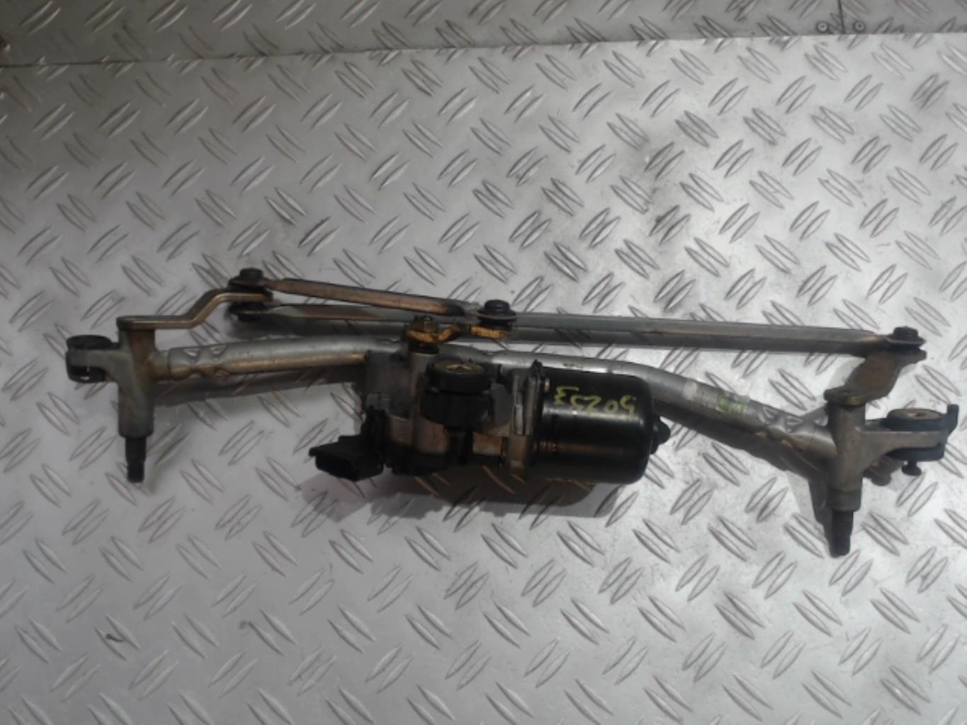 Moteur essuie glace avant