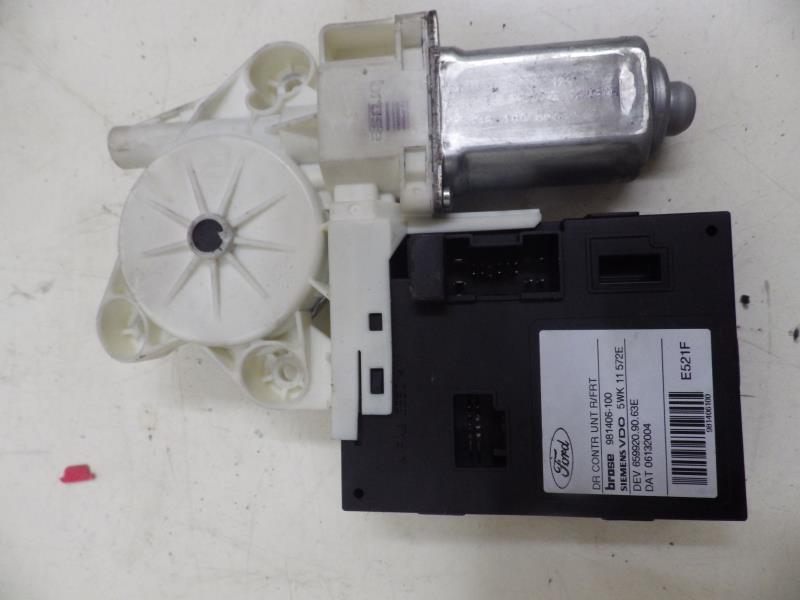 Moteur leve vitre avant droit