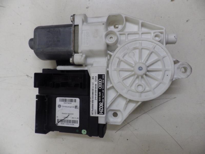 Moteur essuie glace avant droit