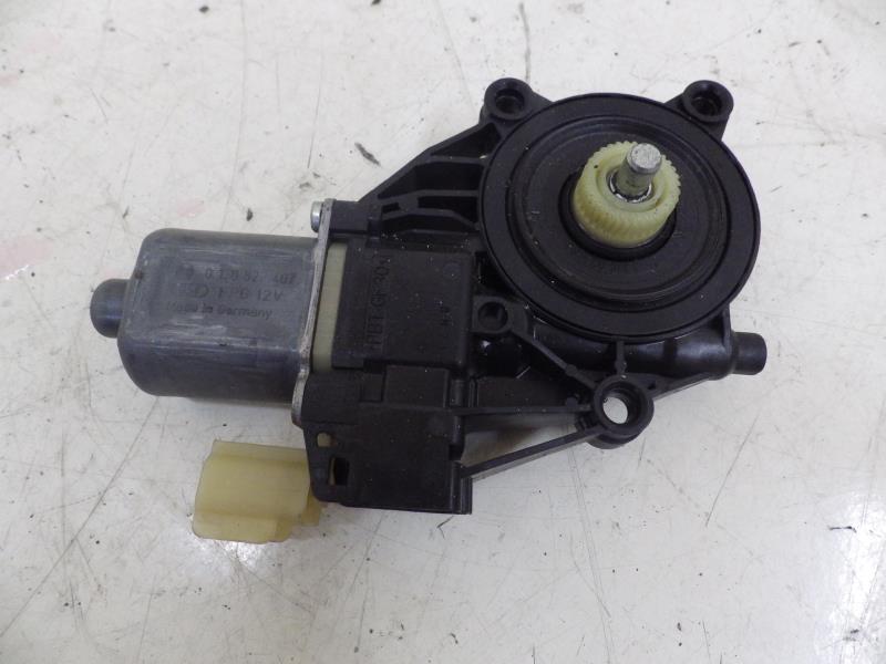 Moteur leve vitre avant droit