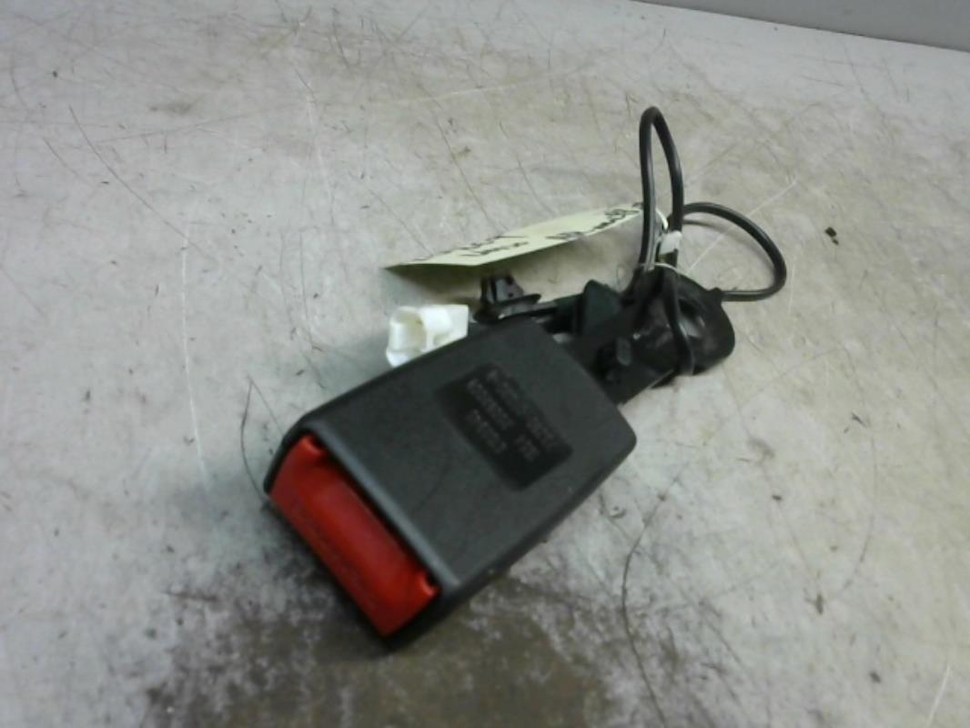 Attache ceinture arriere droit