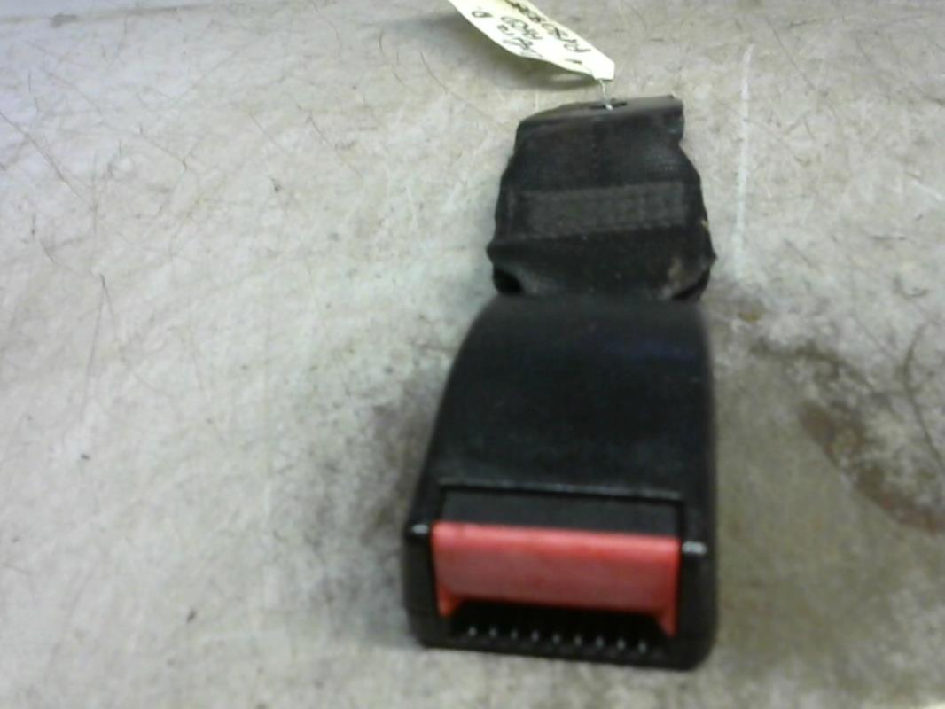 Attache ceinture arriere droit