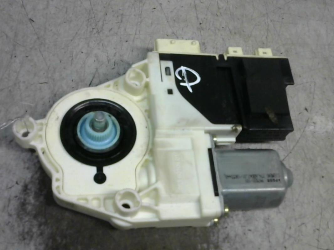 Moteur leve vitre avant droit