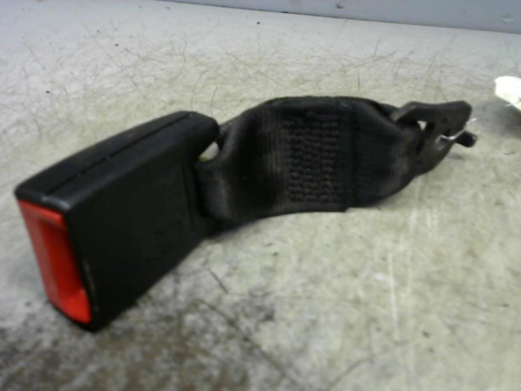 Attache ceinture arriere centrale