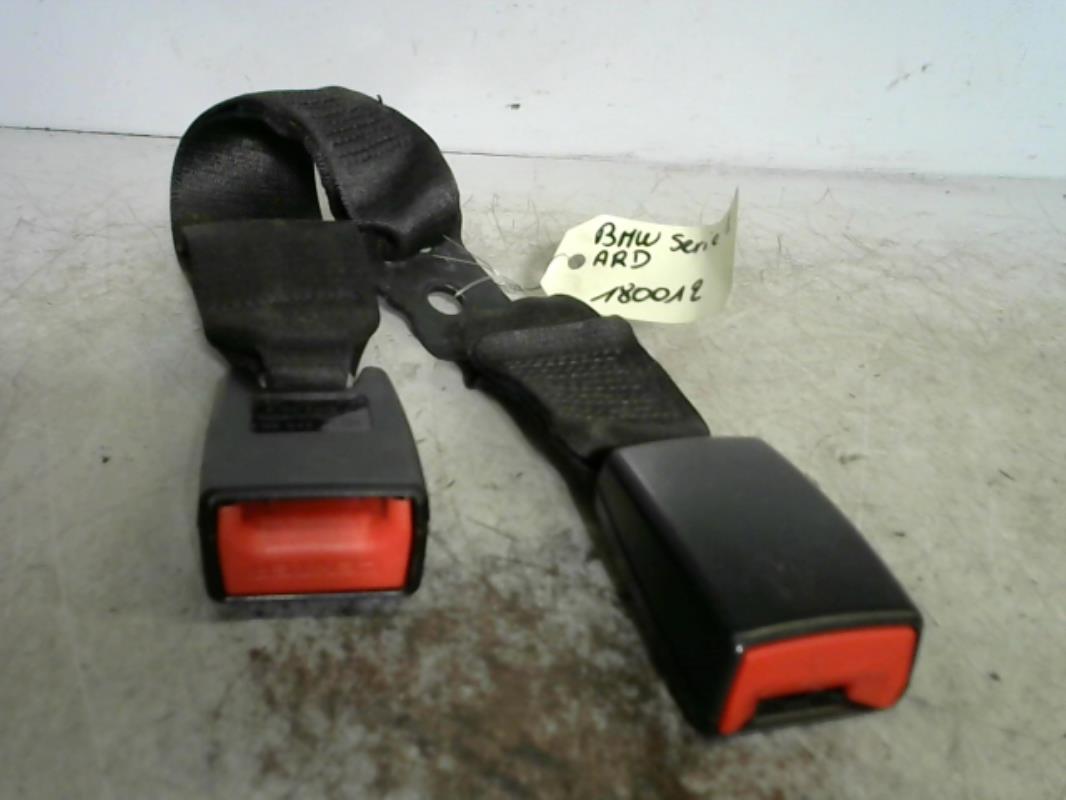 Attache ceinture arriere droit