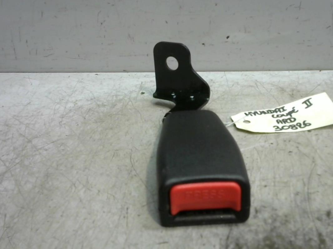 Attache ceinture arriere droit