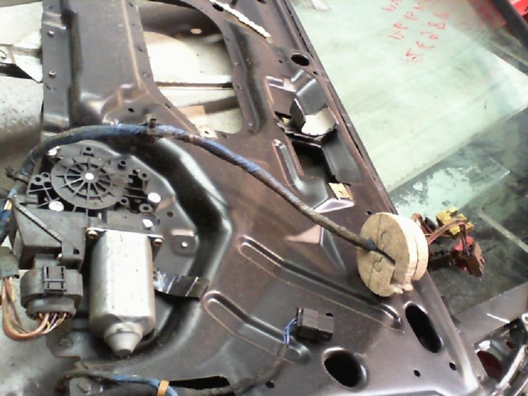 Leve vitre electrique avant gauche