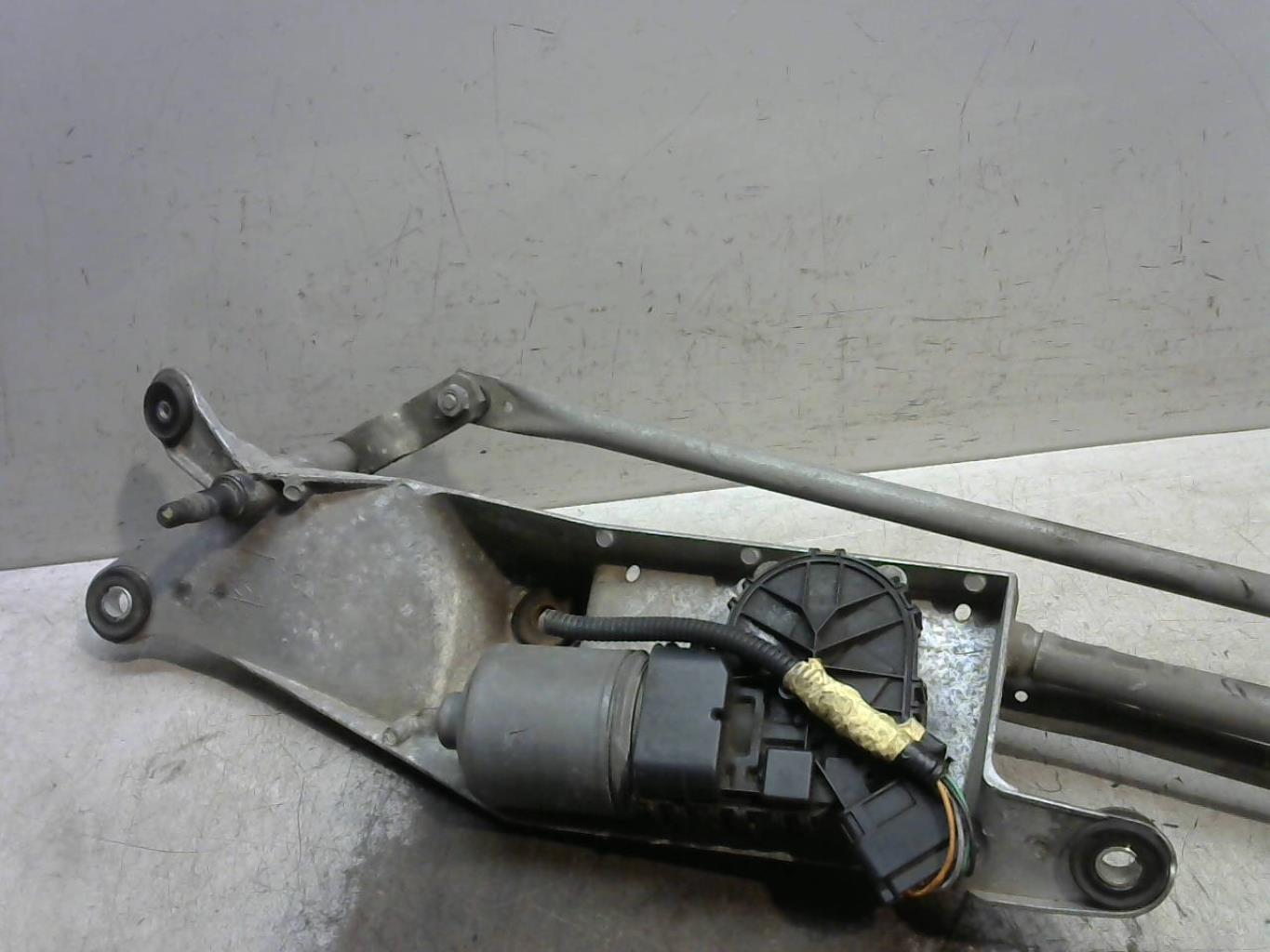 Moteur essuie glace avant