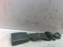 Attache ceinture arriere centrale