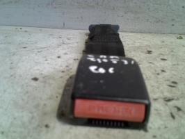 Attache ceinture arriere centrale