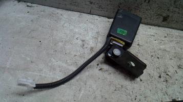 Attache ceinture arriere droit