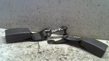 Attache ceinture arriere droit