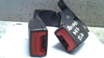 Attache ceinture arriere droit