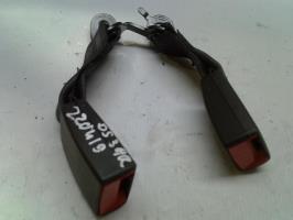 Attache ceinture arriere droit