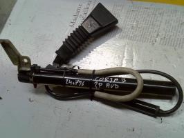 Attache ceinture avant droit