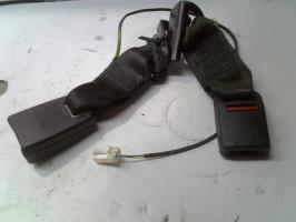 Attache ceinture arriere droit