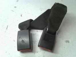 Attache ceinture arriere centrale