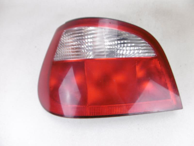Fanale posteriore principale sinistro (luci)