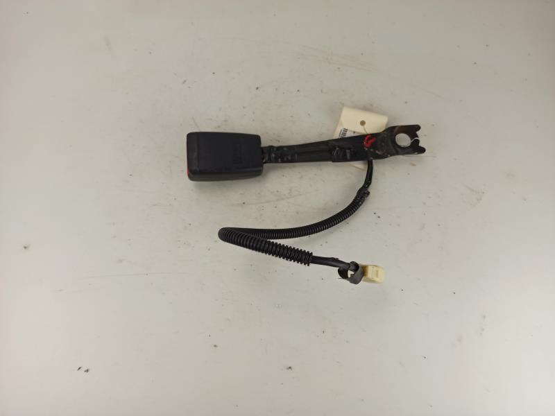 Attache ceinture avant gauche