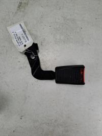 Attache ceinture avant droit