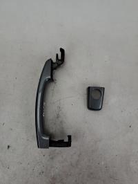 Poignee porte avant gauche