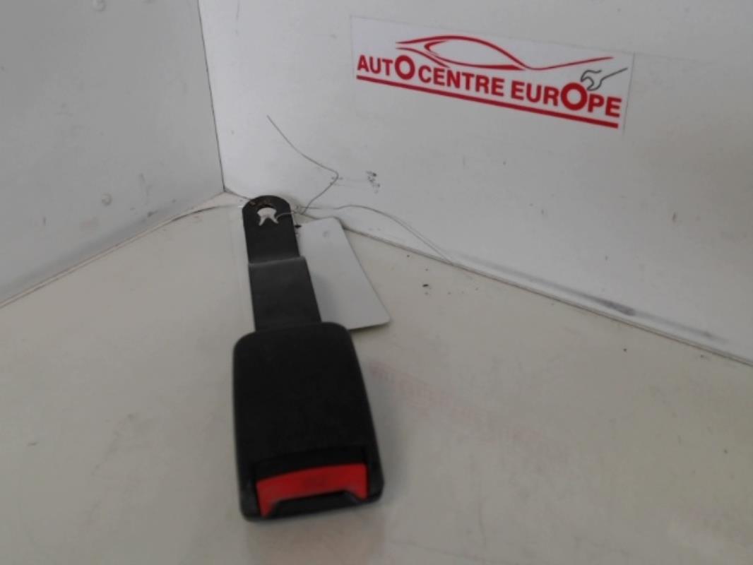 Attache ceinture avant gauche