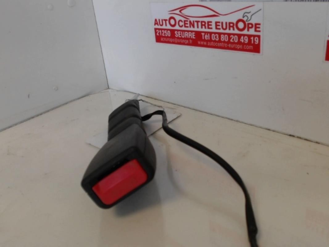 Attache ceinture avant gauche