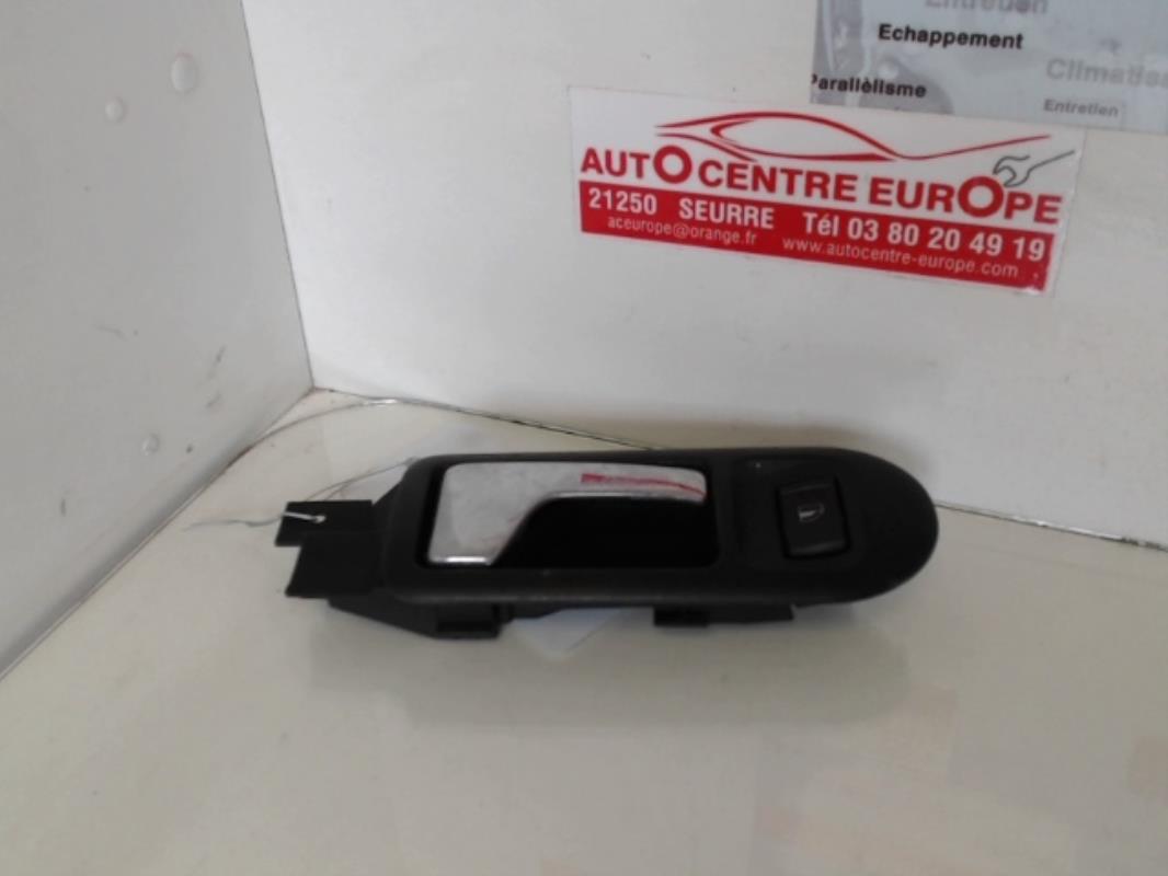 Poignee interieur avant droit