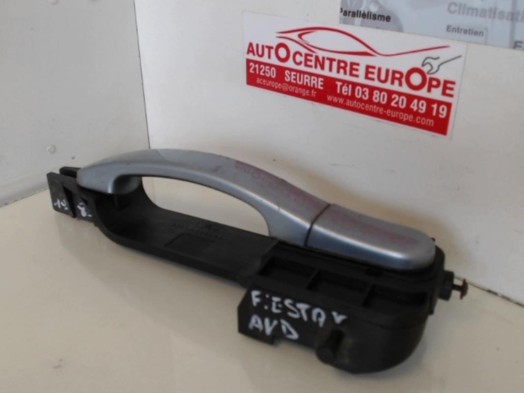 Poignee porte avant droit