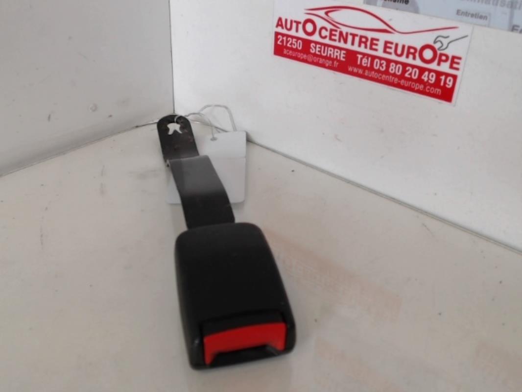 Attache ceinture avant gauche