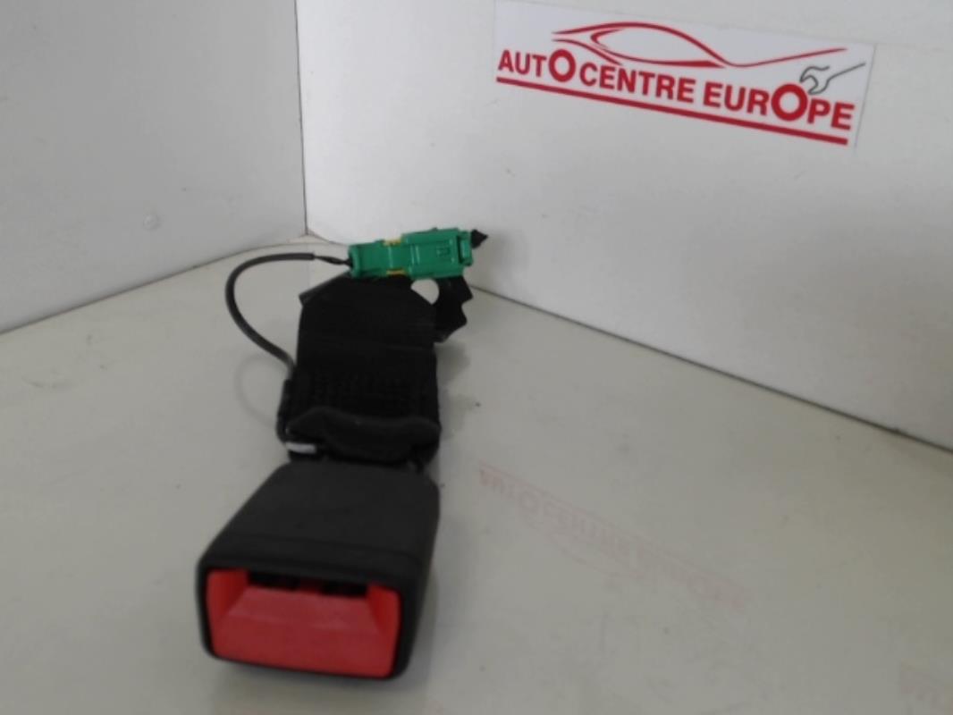 Attache ceinture arriere droit