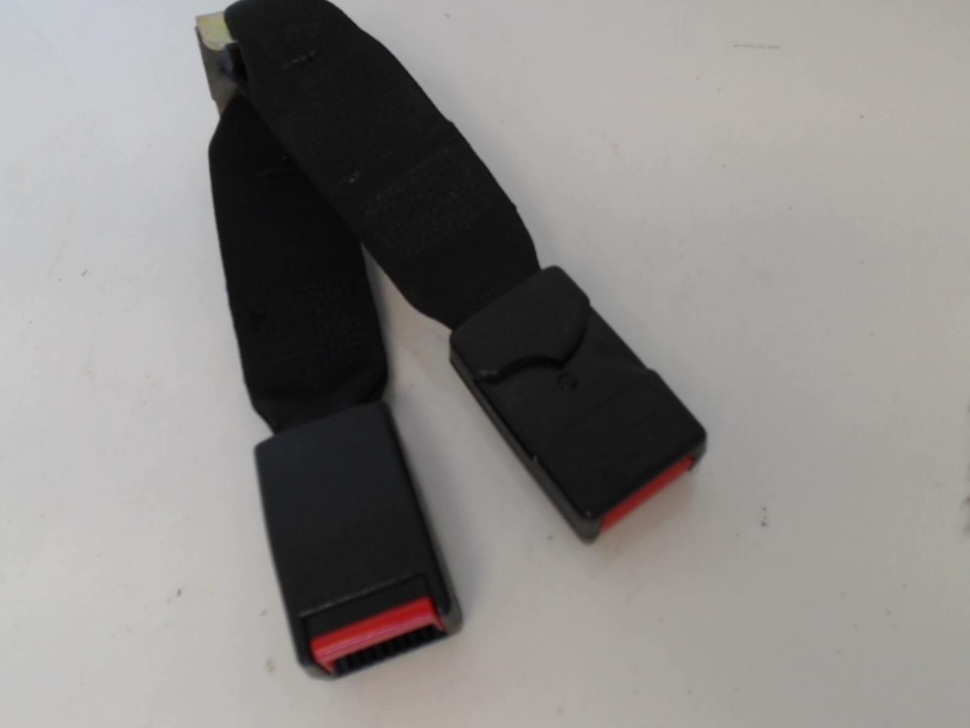 Attache ceinture arriere droit