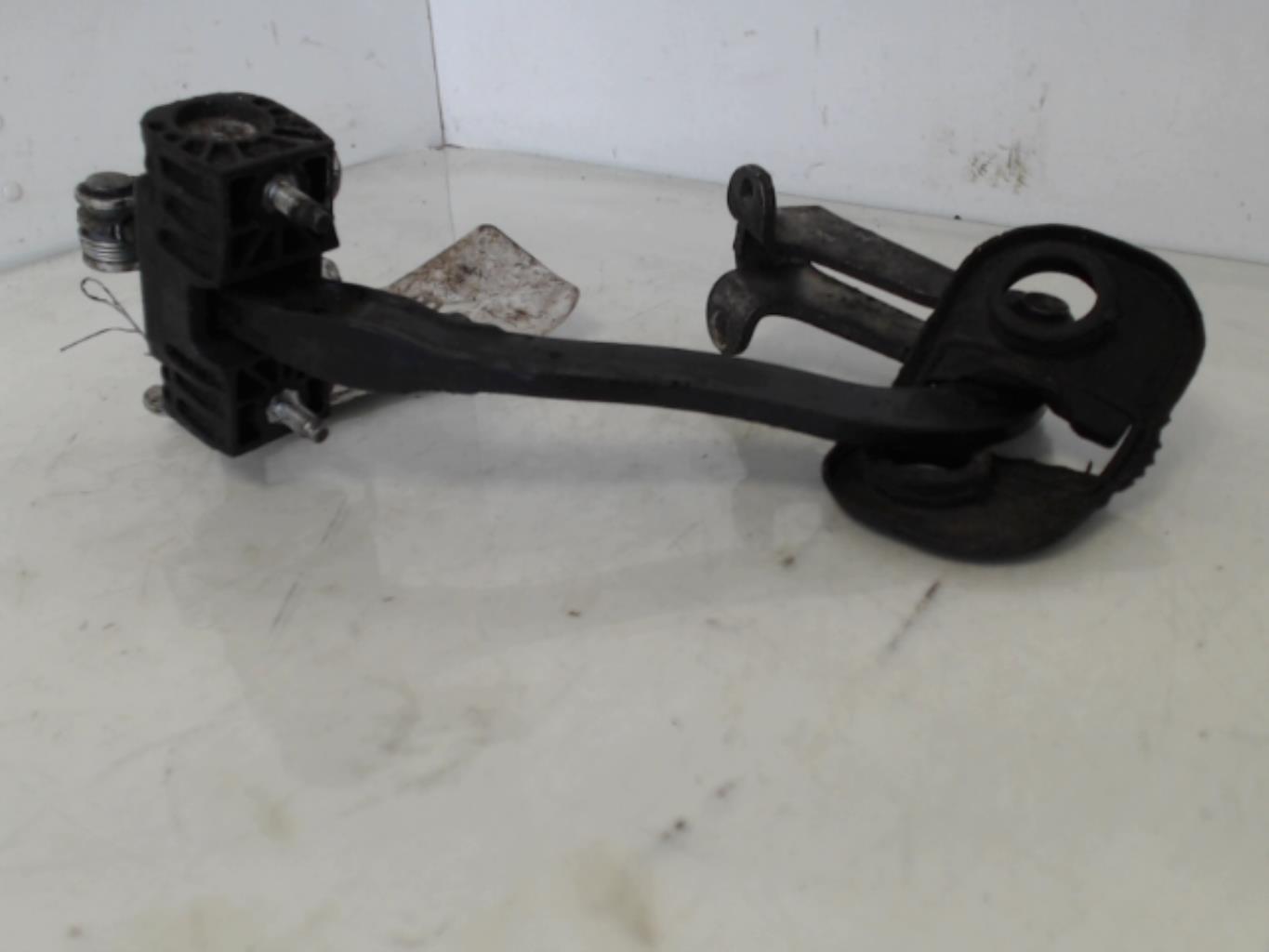 Arresto portiera posteriore destra
