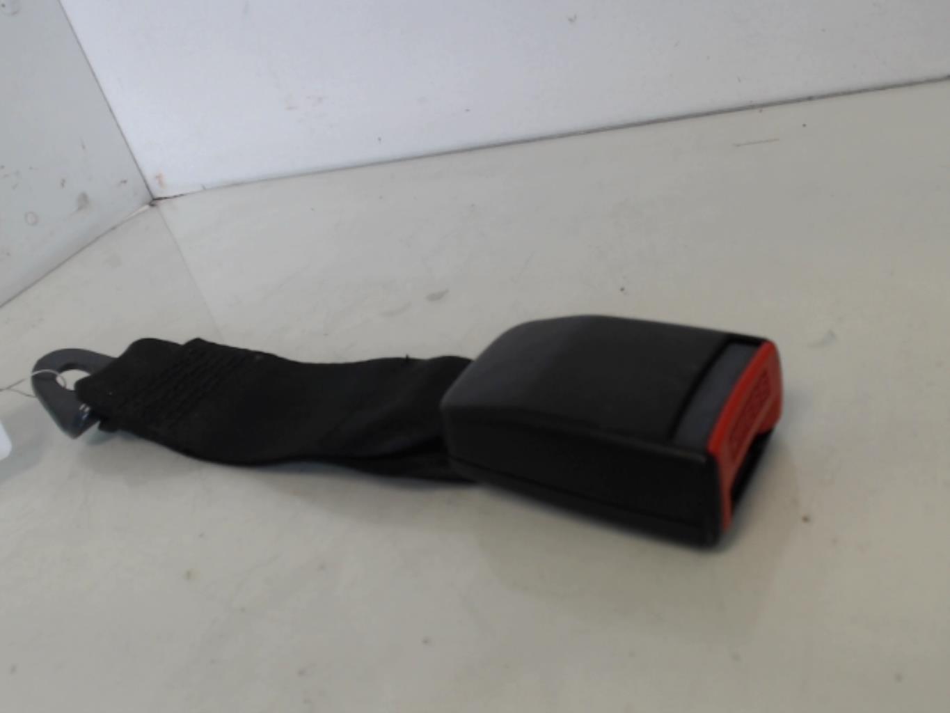 Attache ceinture arriere droit