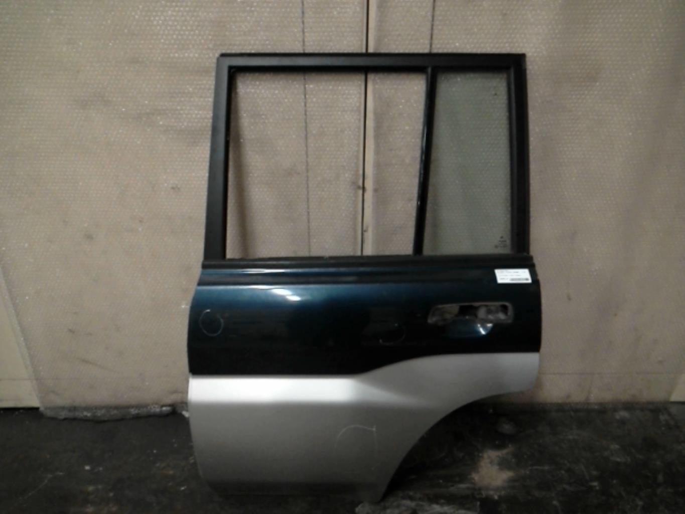 Puerta trasera izquierda